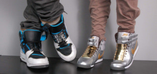 아이유·2PM…‘슈즈버클’에 홀렸다