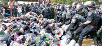 유성기업에 공권력 투입…경찰 3000여명 동원