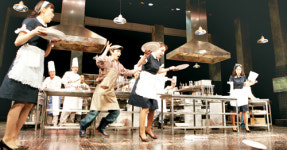 주방에서 벌어지는 광란의 무대…국립극단 연극 `키친`