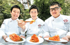`김치버스` 몰고 세계일주…젊은 셰프들 한식세계화 힘찬 도전