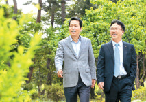 눈 딱감고 월급 30% ETF에…행복한 노후가 쫙~ 열립니다