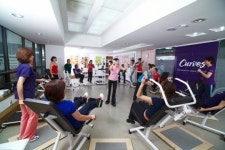 커브스, 오픈 첫주 매출 3천만원 돌파… “놀라워라”