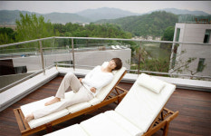 스타기획사가 만든 펜션, ‘제2의 카페베네’ 꿈꾼다