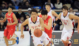 동부 트리플 타워?…KGC ‘트리플 백코트’