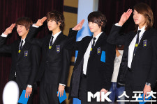 [mk포토] 씨엔블루 `걸스카우트 손가락 경례가 어색해~`