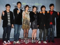 [포토] 시트콤 `할 수 있는 자가 구하라` 감독과 배우 한자리에!