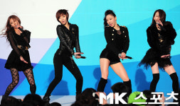 [mk포토] 아이니 `섹시한 블랙 전사들~`