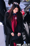 [mk포토] 아이유 졸업식 `졸업가운이 잘 어울려~`