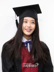 [포토] 아이유, `고등학교 졸업했어요`