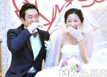 [mk포토] 빵터진 김한배-손민희, `4년 열애끝에 결혼`