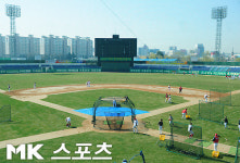 무등야구장 천연잔디로 새 단장 [mk포토]