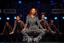 [포토] 신인가수 안다미로, `쎈 안무로 무대 압도!`