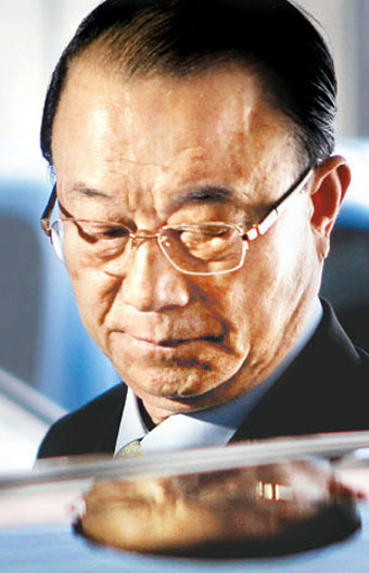 `8억 수수` 최시중,구속영장 나오자 갑자기…