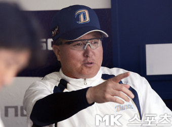 [mk포토] NC 김경문 감독, `기선제압 성공했어~`