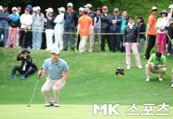[mk포토] 매경오픈 강경남, `버디하자 버디`