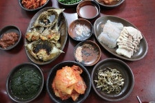달빛에 홀려 떠도는 서해안…목포, 트리플 대박
