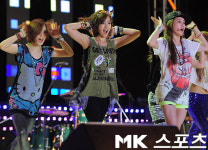 [mk포토] 화영-은정-소연, `다같이 러비더비~`