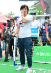 [mk포토] 안정환, `안대쓰고 첫 축구.. 쉽지 않네`