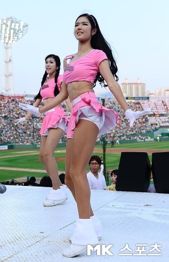 [mk포토] `롯데 치어리더` 박기량-김연정, `핑크빛 섹시 율동`