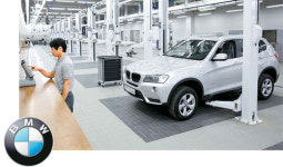 [Brand Story] 여기가 BMW 정비소? 설마, 전시장같은데…