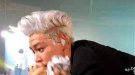 탑 눈맞춤 팬서비스, 관객은 땀 닦아줘 ‘훈훈’