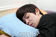 [아이돌 24시 LC9] 엘씨나인 준, `잠자는 미소년~`