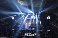 [포토] 화정체육관을 꽉 채운 틴탑 콘서트