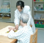 [Health]고독과 절망의 대명사 ‘치매’…“행복하게 웃는 것이  치매 예방·치료 첫걸음”