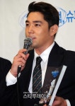 [포토] `슈주` 강인, `성민이랑 친하게 만들어준 책`