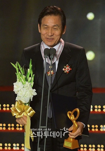 [포토]안성기, `가슴에 단 자랑스러운 은관문화훈장`