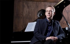 캐럴과 재즈의 만남 론 브랜튼의 `재즈 크리스마스!`