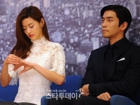 [포토] 신성록, 여신 전지현 옆에서 왠지 긴장