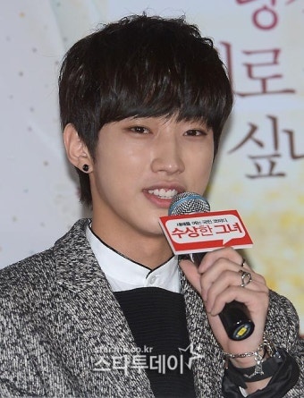 [포토] B1A4 진영, `수상한 그녀`보다가 눈물바다