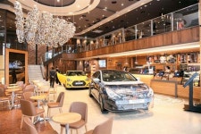 더 다양한 시도 車전시장 `변신`…더 커진 즐거움, 고객들 `두근`