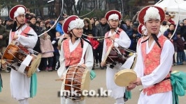 [포토] 신명나는 풍물놀이로 설연휴 마무리