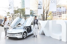 [CAR]‘1ℓ카’ 폭스바겐 XL1…한국 주유소를 들었다 놨다