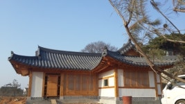 ‘오량 팔짝지붕 겹처마 장여집’? ‘김포명가 한옥마을’