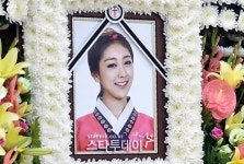 권리세 애도 물결, 영정 사진 앞 오열하는 `멘토 이은미`