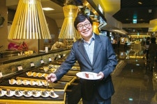[CEO Interview] ‘뷔페 대중화’ 선언 이원철 드마리스 회장 | 매장 대형·고급화 맛과 가격으로 승부