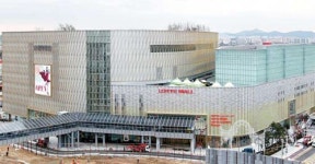 “하루 30만 유동인구 잡아라” 수원역세권 상권전쟁