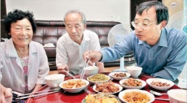 [레이더P] 이정현이 사는 법...마을회관 숙식 행보