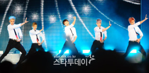 [포토] 그룹 전설, 서울광장을 뜨겁게!