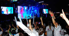 [포토] 싸이에 열광하는 팬들