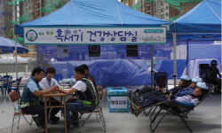 [포토] 찜통 더위 ‘무더위 쉼터’에서 날리세요