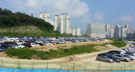 [포토] 주차장으로 변신한 아파트 부지