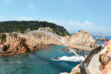 [Tour holic] 바다내음 품은 하룻밤…100년 묵은 등대 스테이