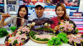 [포토] 롯데마트, 통영 양식 능성어회 판매