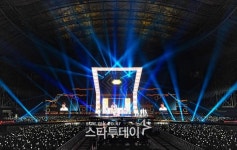[포토] 그룹 엑소, 국내 첫 돔 콘서트 열어