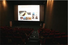 영화 상영 중 강동원이 관객에게 직접 전화 건다면 어떨까?