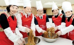 고객만족·행복 위해…오늘은 내가 요리사
